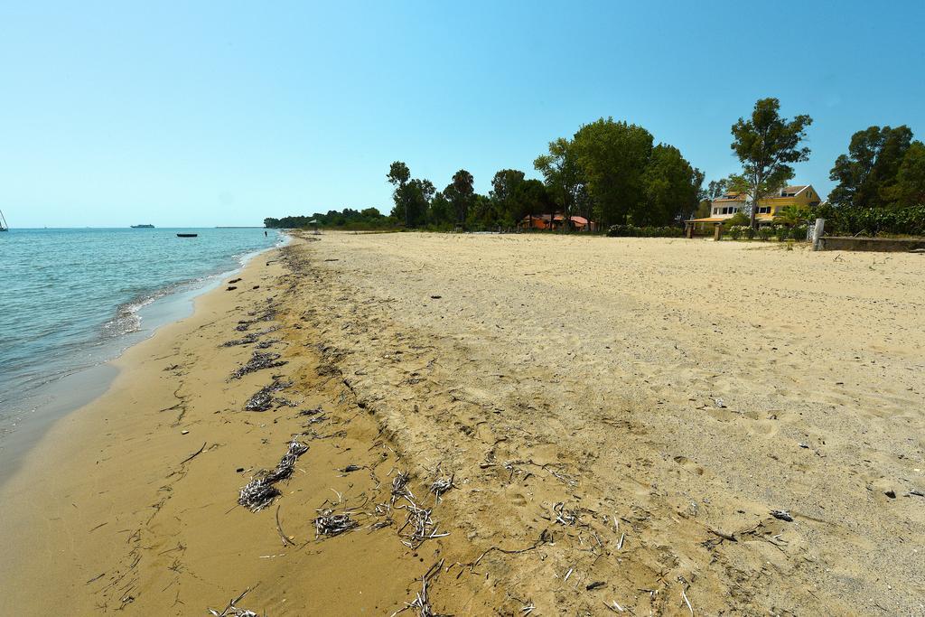 Antonia Beachfront Villa Lefkímmi Exterior foto